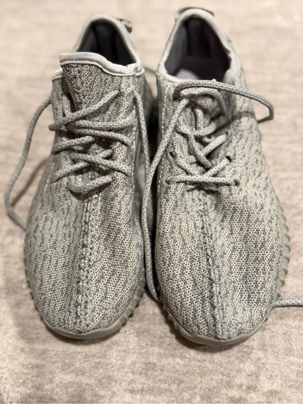 Yeezy Boost Women size 6 Used good condition